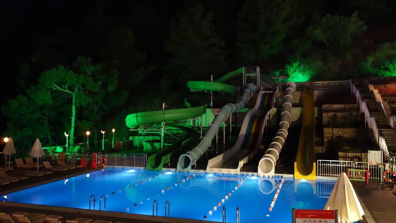 Pool bei Nacht Orka Sunlife Resort & Spa