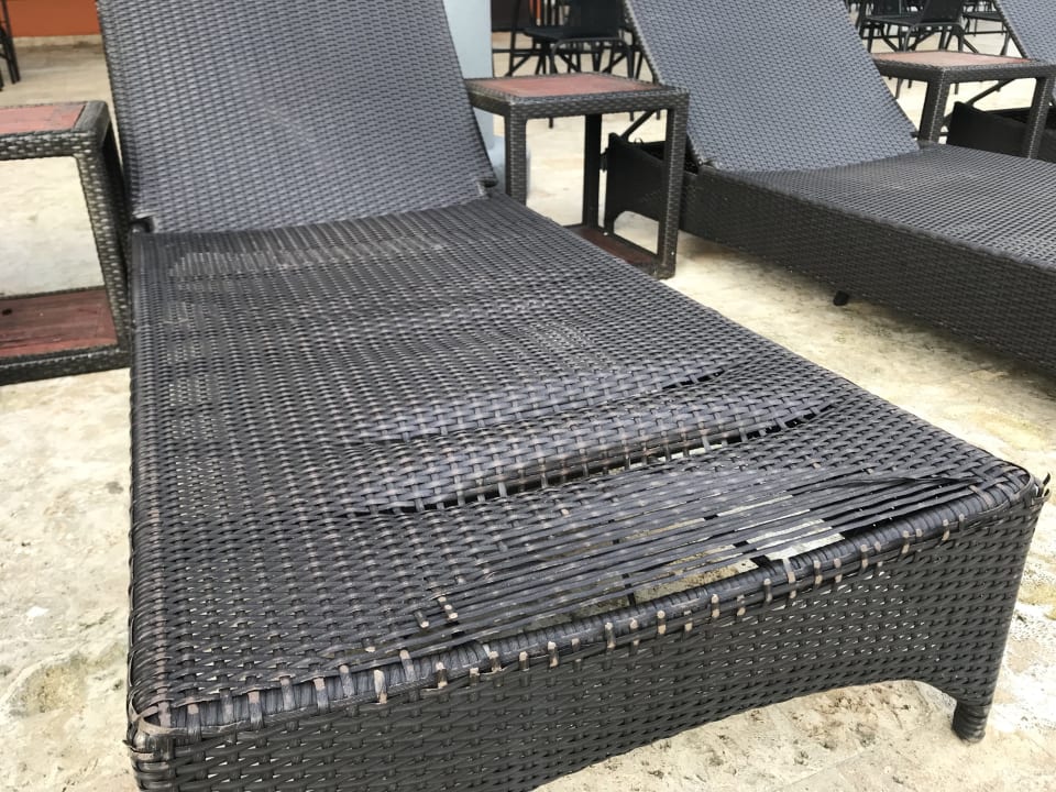 Liegen am Pool Summit Rainforest & Golf Resort