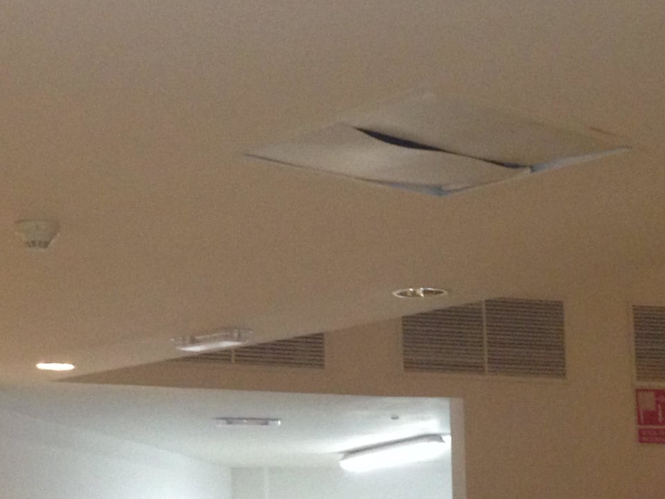 Kaputter Lüftungsschacht - Am Buffet Club Hotel Drago Park