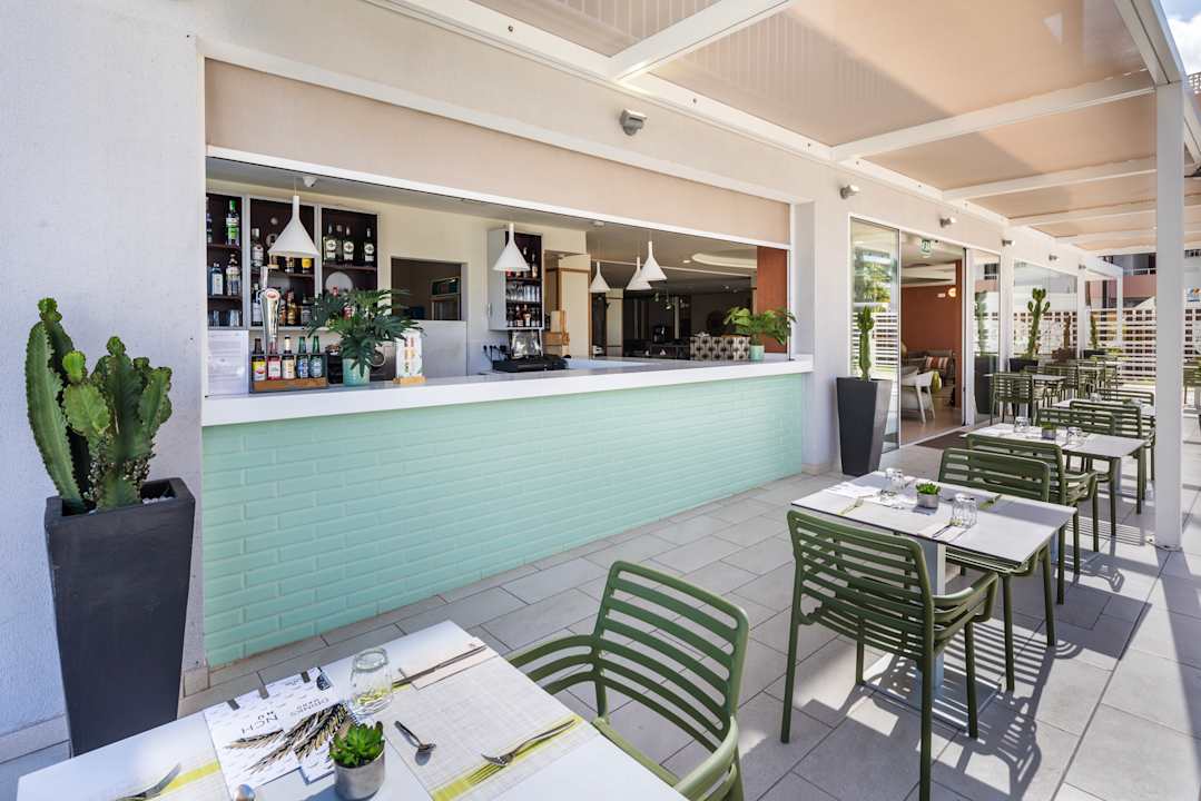 Gastro Hotel LIVVO Anamar Suites