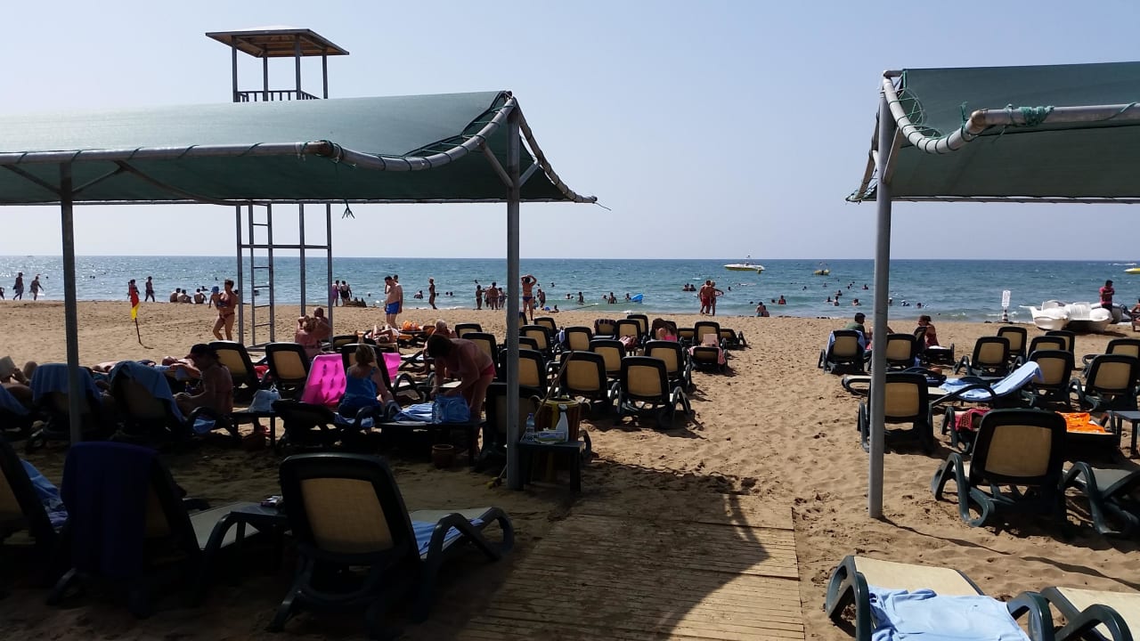 Strand  Well Palace Side