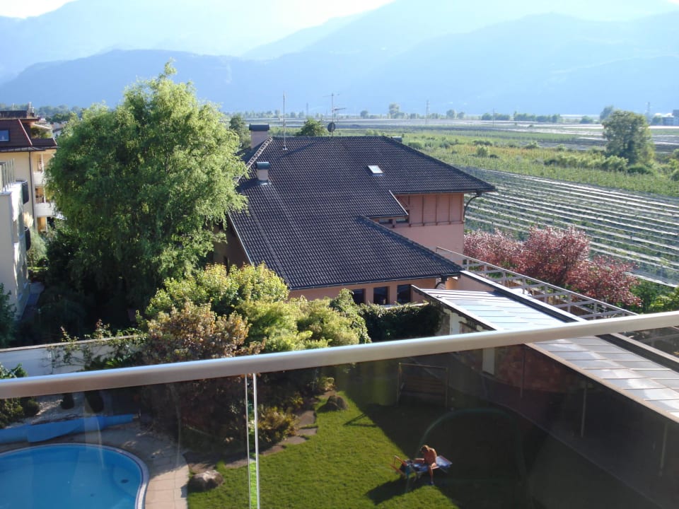 Auf die Apfel-Plantagen und Berge Hotel Günther Garni