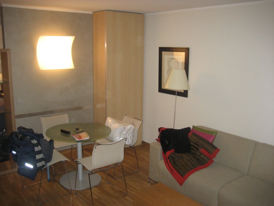 Wohnzimmer mit Esstisch Hapimag Resort Berlin Gendarmenmarkt