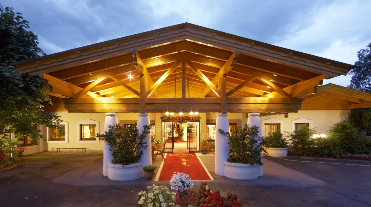 Außenansicht Thermenwelt Hotel Pulverer