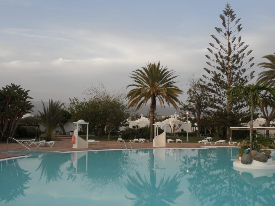 Pool und im Hintergrund die Bungalow Bungalows Cordial Sandy Golf