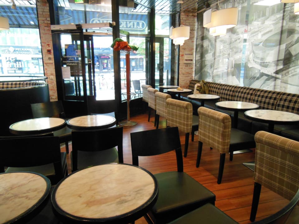 Frühstück im "Siilinkari" Hotel Omena Tampere II