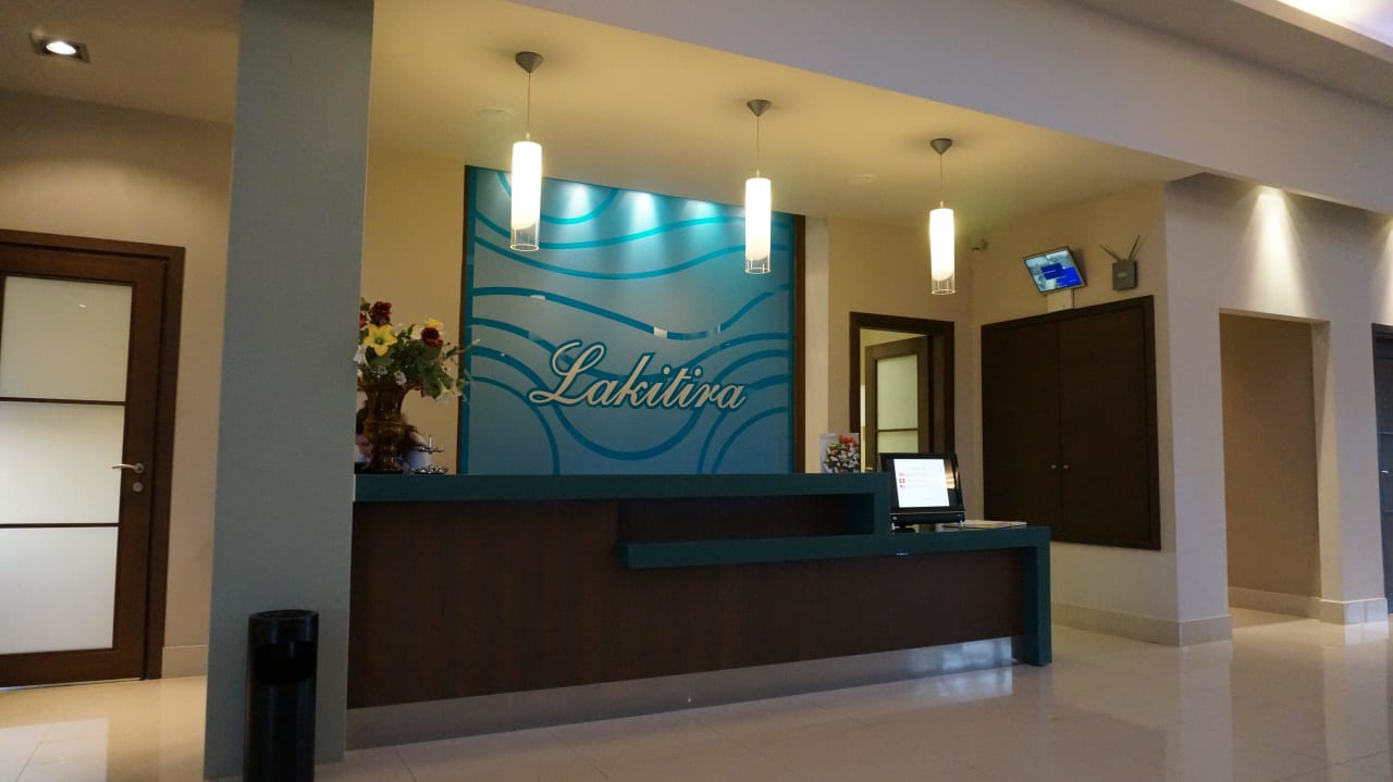 Lobby Hotel Lakitira Suites
