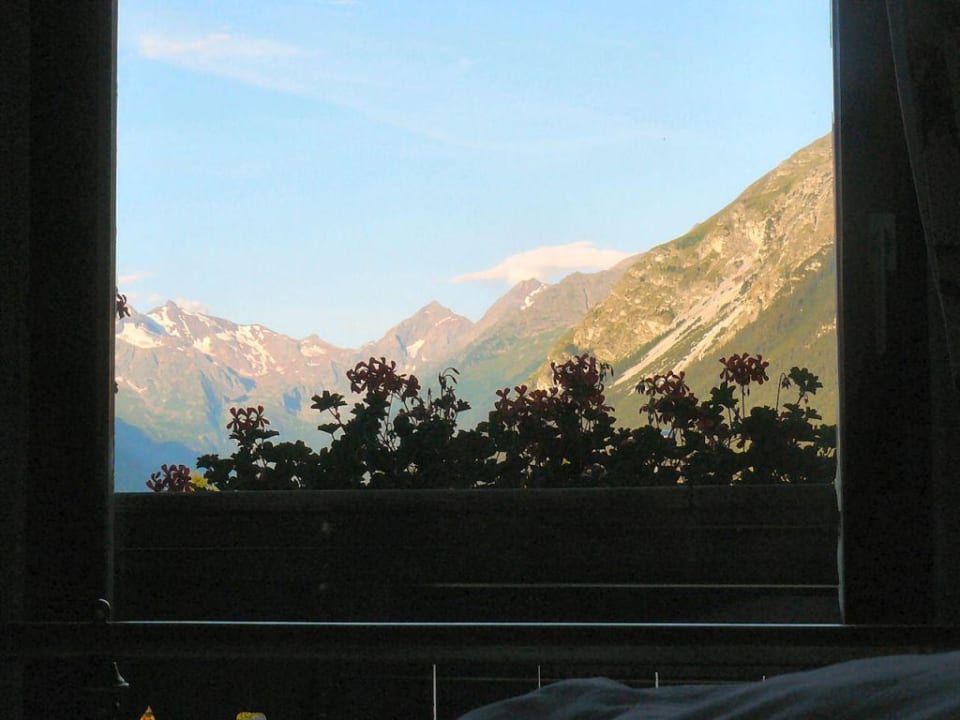 Blick aus dem Hotelzimmer ins Gschnitztal Hotel Trinserhof