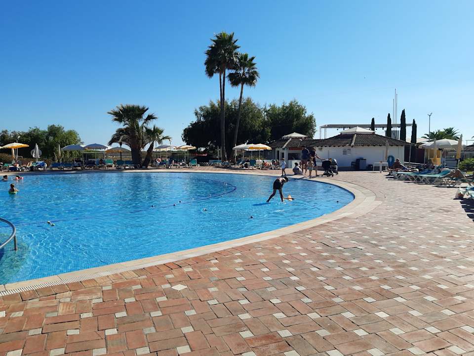 Pool Golden Club Cabanas