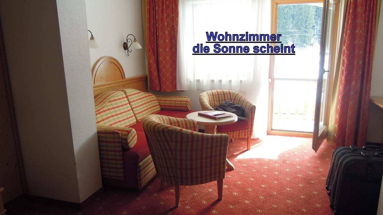 Wohnzimmer Bereich mit Balkon Auenhotel