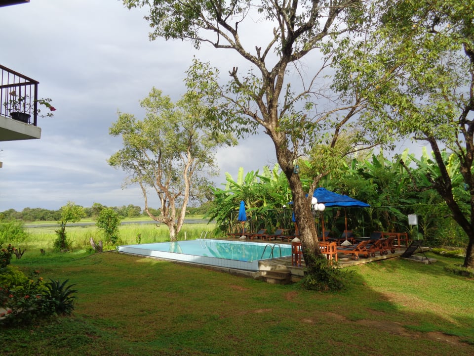 Pool Wewa Addara Hotel - Hotel by the lake