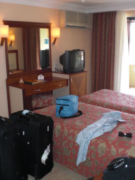 Bett (leider kein Doppelbett) Melas Holiday Village