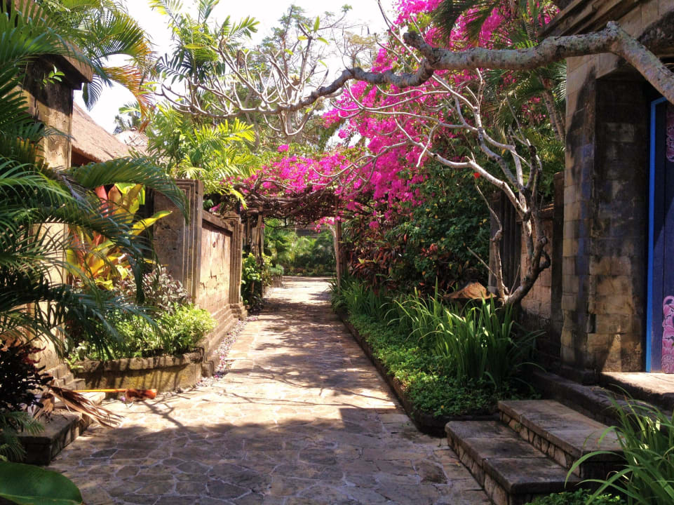 Weg zu den Villen The Royal Beach Seminyak Bali - MGallery Collection