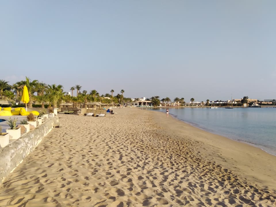 Strand Lotus Bay Beach Resort