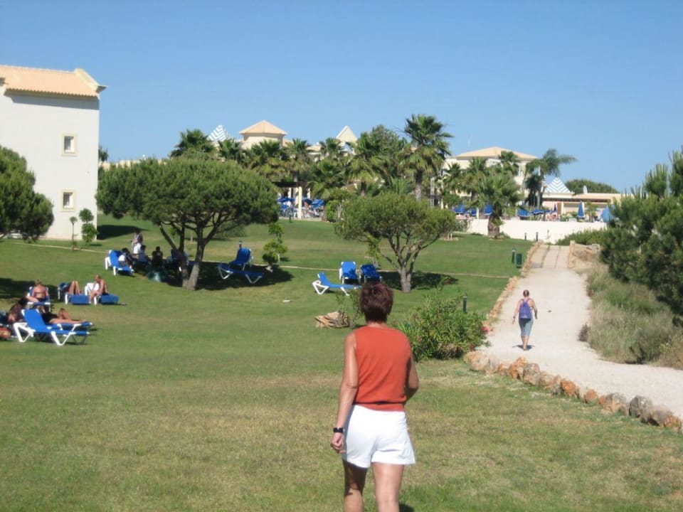 Gartenanlage mit Blick auf Pool AP Adriana Beach Resort