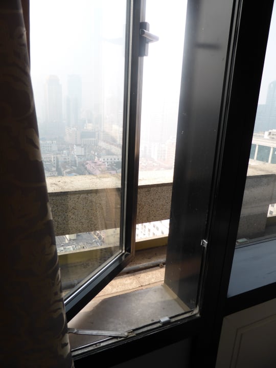 Geöffnetes Fenster Hotel Waldorf Astoria Shanghai on the Bund