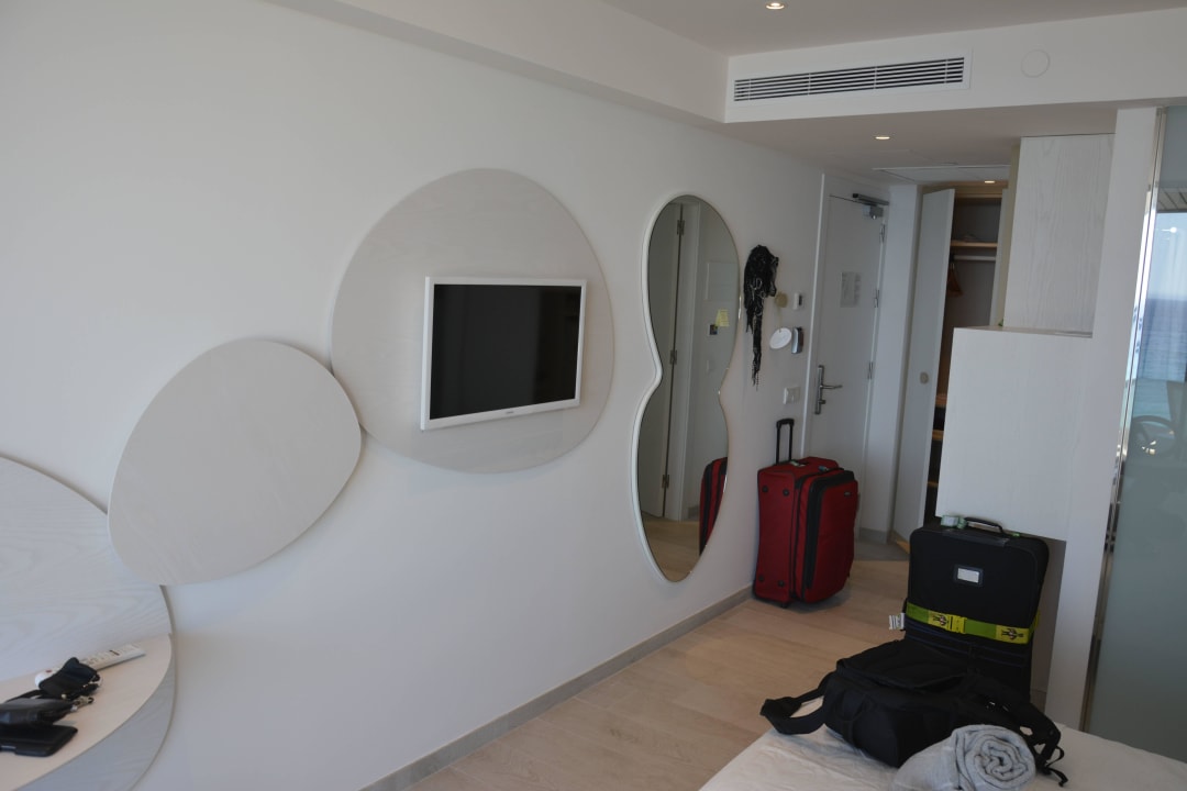 TV & Eingang Son Moll Sentits Hotel & Spa