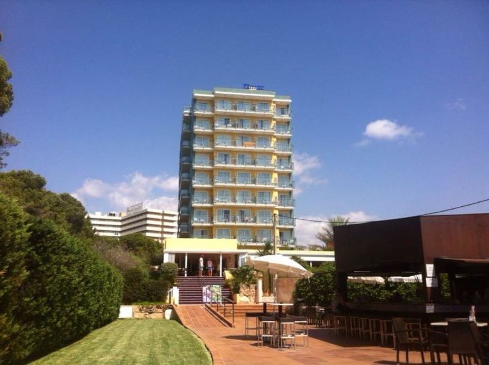Blick auf das Hotel vom Pool  Hotel Timor