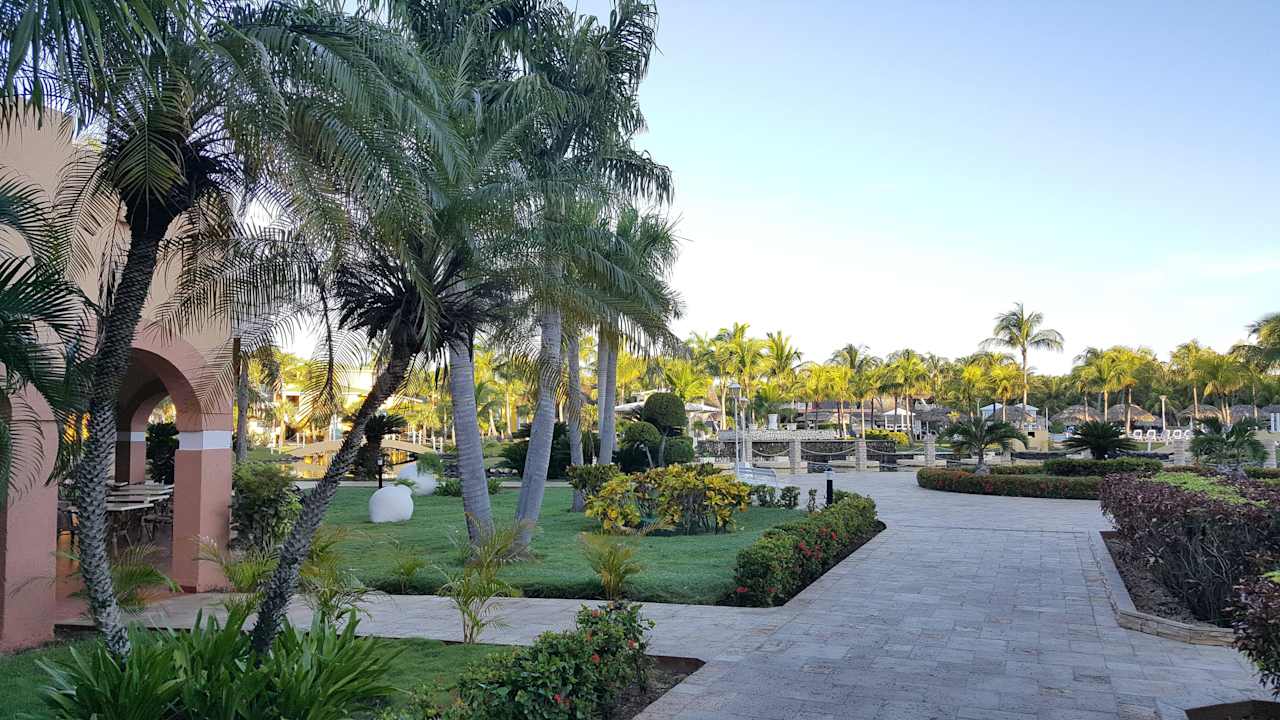 Ansichten und Details der Gartenanlage Melia Las Antillas - Adults only