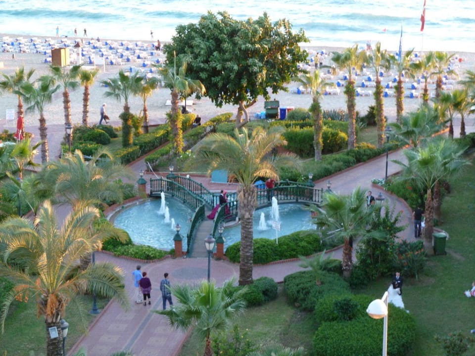 Weg zum wunderschönen Strand Gardenia Hotel