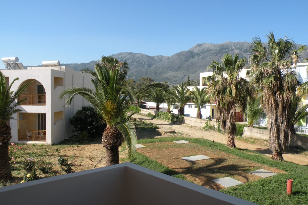 Eingegrabener Fäkalientank mit Entlüfungsrohr  Delfina Tropic Beach