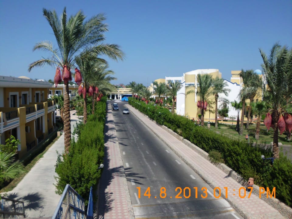 Weg zum Aqua Park Mirage Bay Resort & Aqua Park