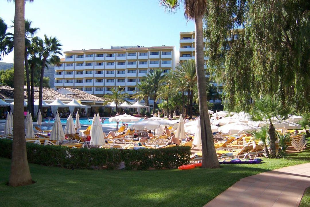Hotelgarten und Pool Iberostar Waves Ciudad Blanca