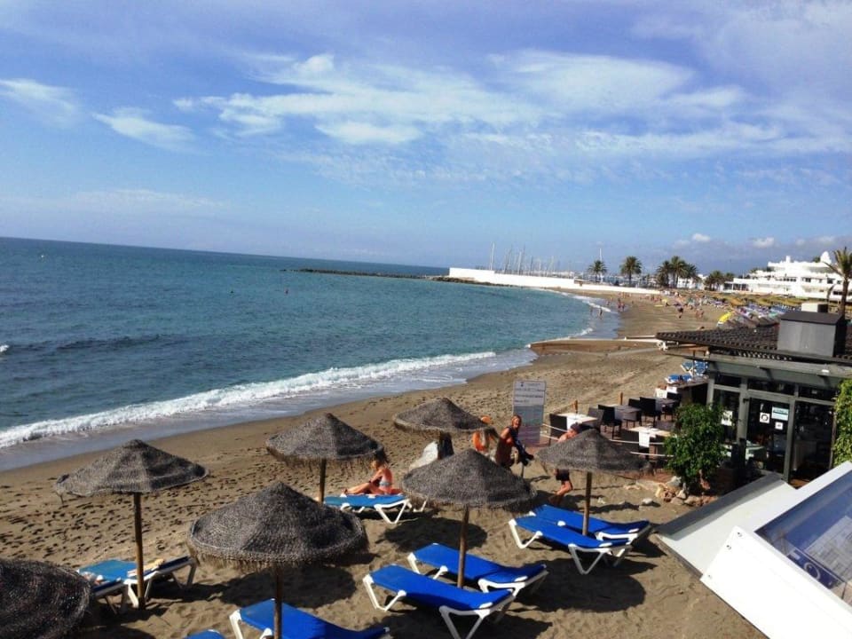 Strand rechts vom Hotel Hotel El Fuerte Marbella