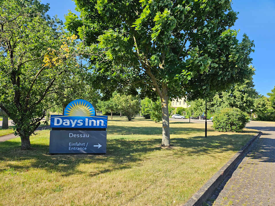 Außenansicht Hotel Days Inn Dessau