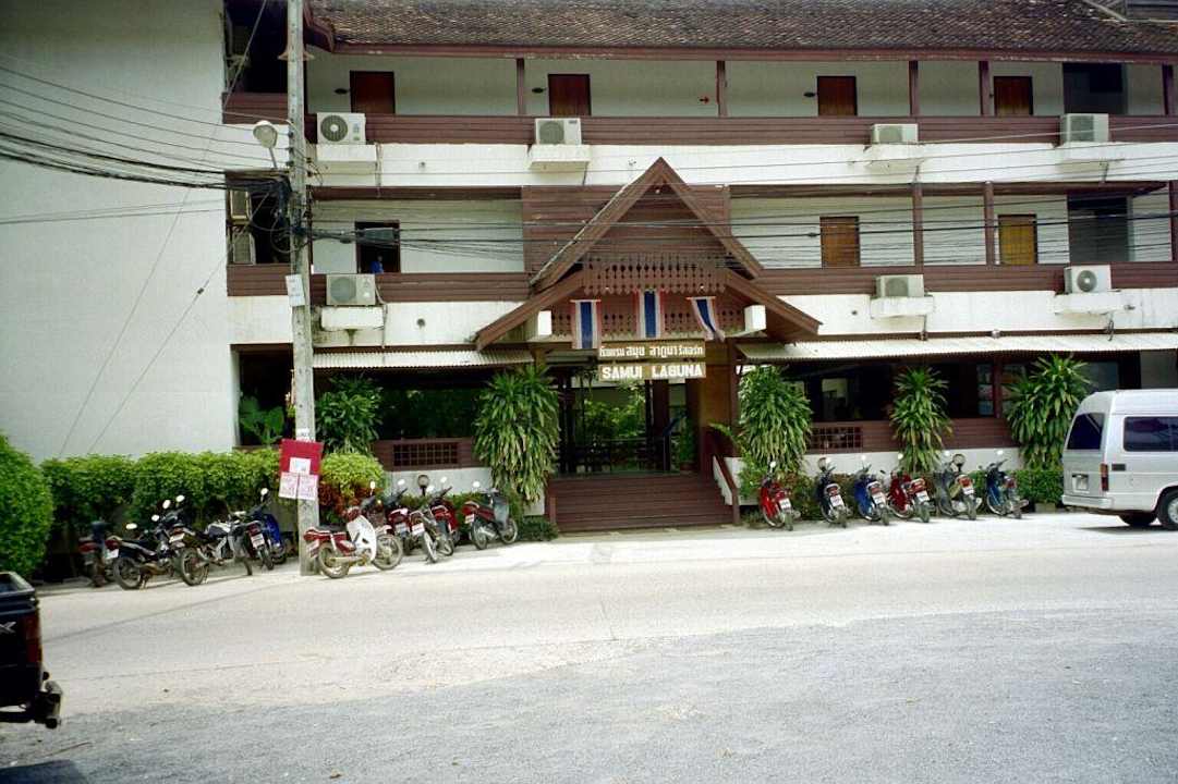 Die Vorderansicht vom Hotel Samui Resort Samui Laguna Resort