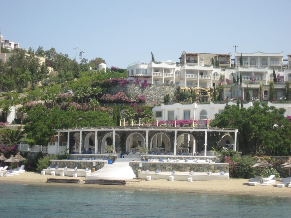 Blick vom Strand aufs Hotel Sianji Well-Being Resort