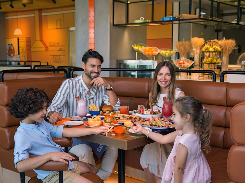 Gastro The WB Abu Dhabi, Curio Collection By Hilton