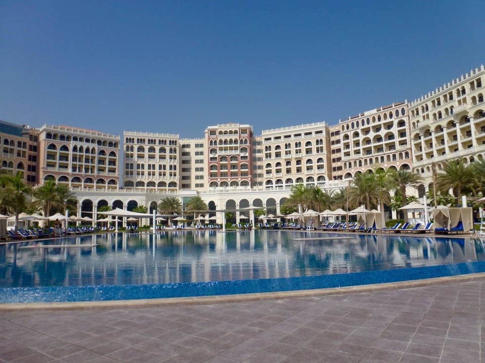Hotelansicht Vom Pool The Ritz Carlton Abu Dhabi Grand Canal Abu Dhabi Holidaycheck Abu