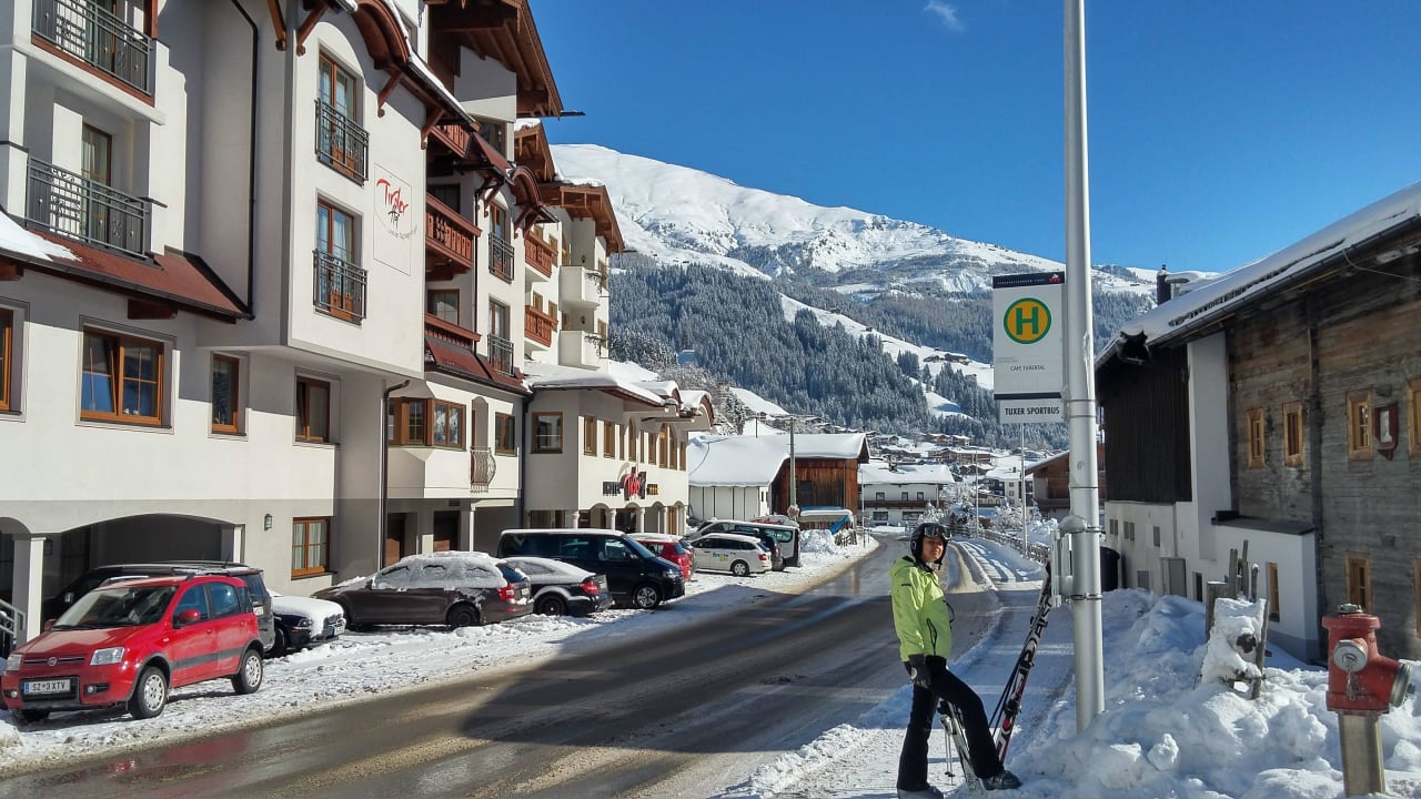 Skibushaltestelle vor dem Hotel Hotel Tirolerhof