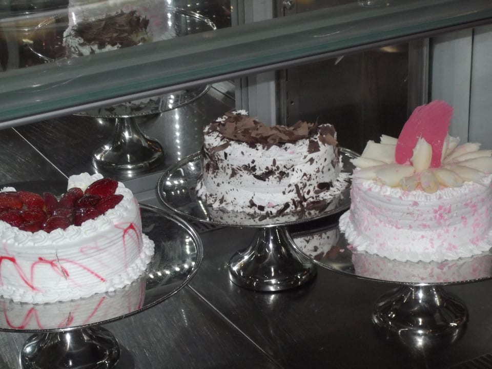 Wieder Torte in der Confiserie Diamond Excellence Resort & Spa