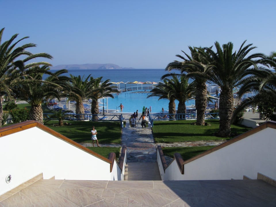 Blick Richtung Pool/Meer Mitsis Selection Rinela