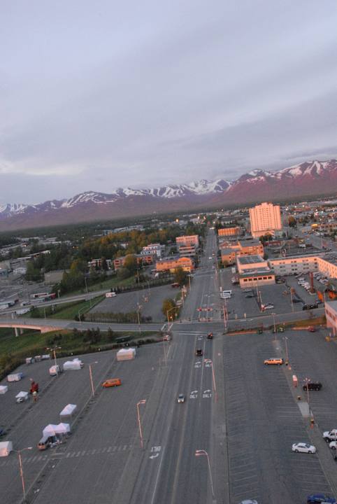 Cook Inlet und die Chugach Mountains  Hotel Hilton Anchorage