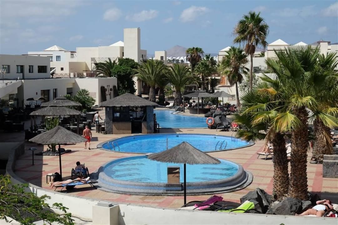 Der Poolbereich von unserem Appartment aus gesehen Vitalclass Lanzarote Sport & Wellness Resort