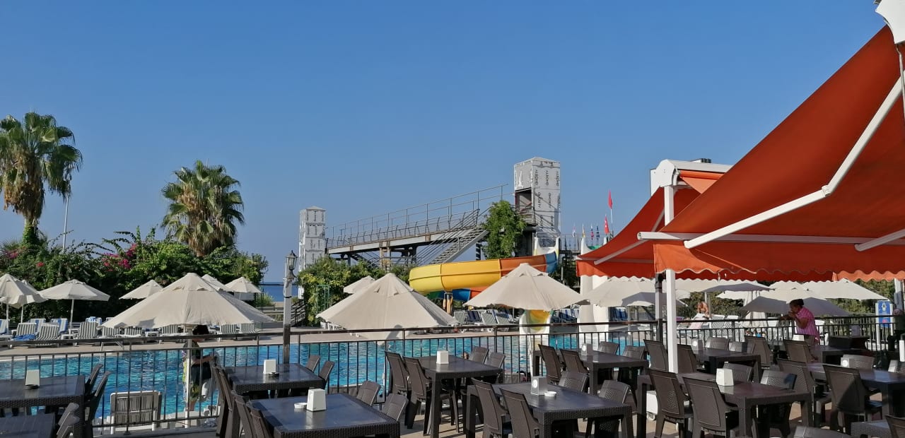 Strand Throne Beach Resort & Spa