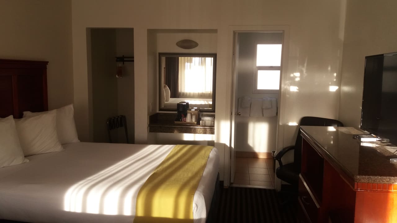 Zimmer / Durchgang zum Bad Marina Inn Hotel And Suites San Diego