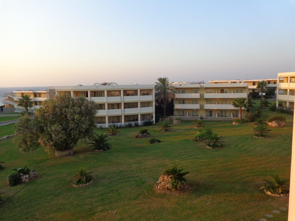 Blick auf Wohnblocks Hotel Kalithea Horizon Royal