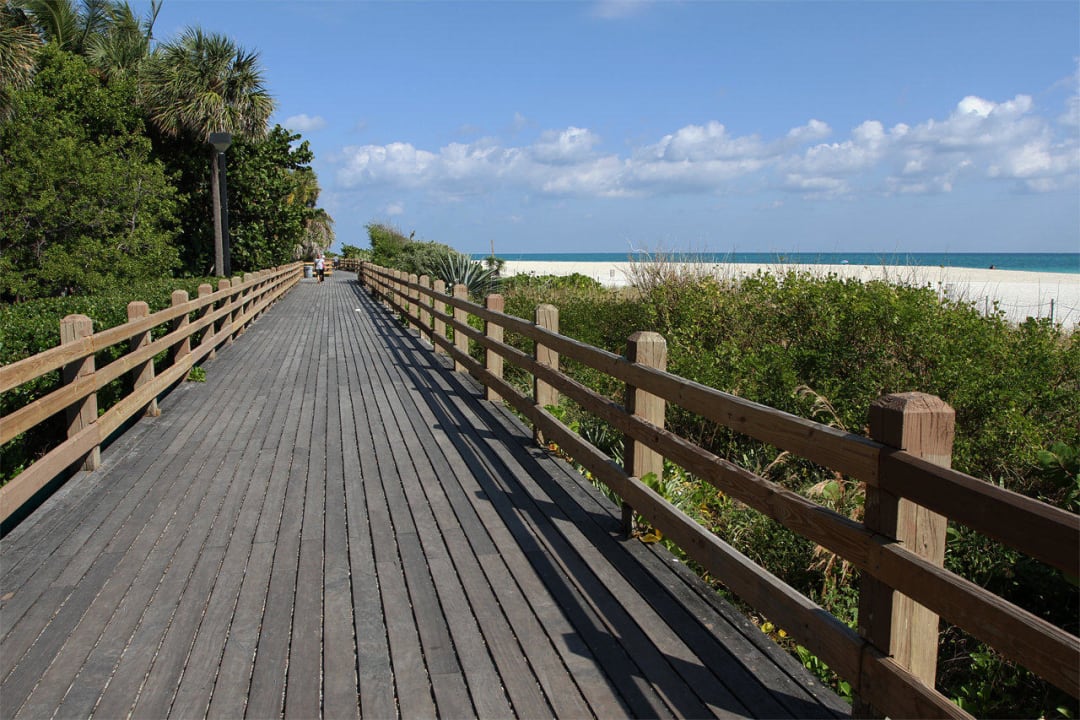 Angrenzender walking Steg  Hotel Riu Plaza Miami Beach
