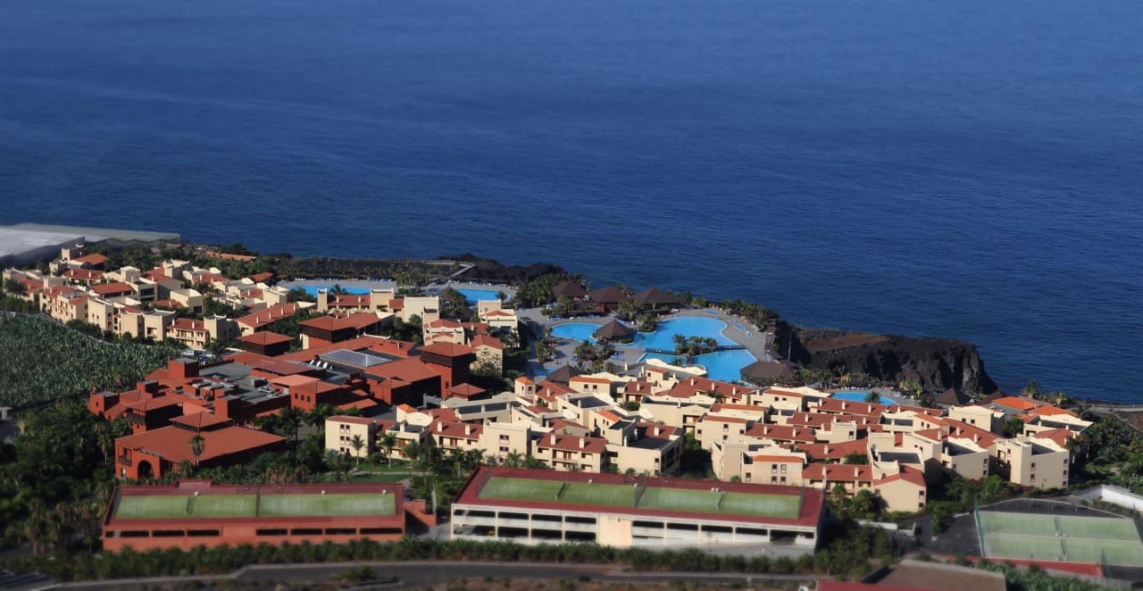 Hotel von Strasse oberhalb aus La Palma Princess