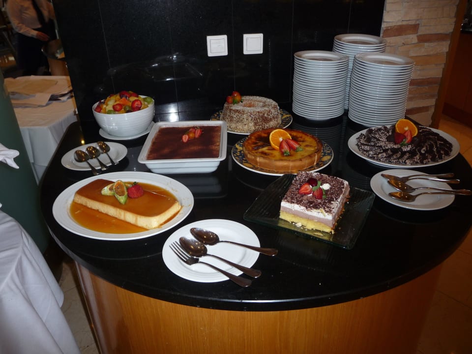 Teil vom Nachspeise-Büffet Pestana Grand Ocean Resort