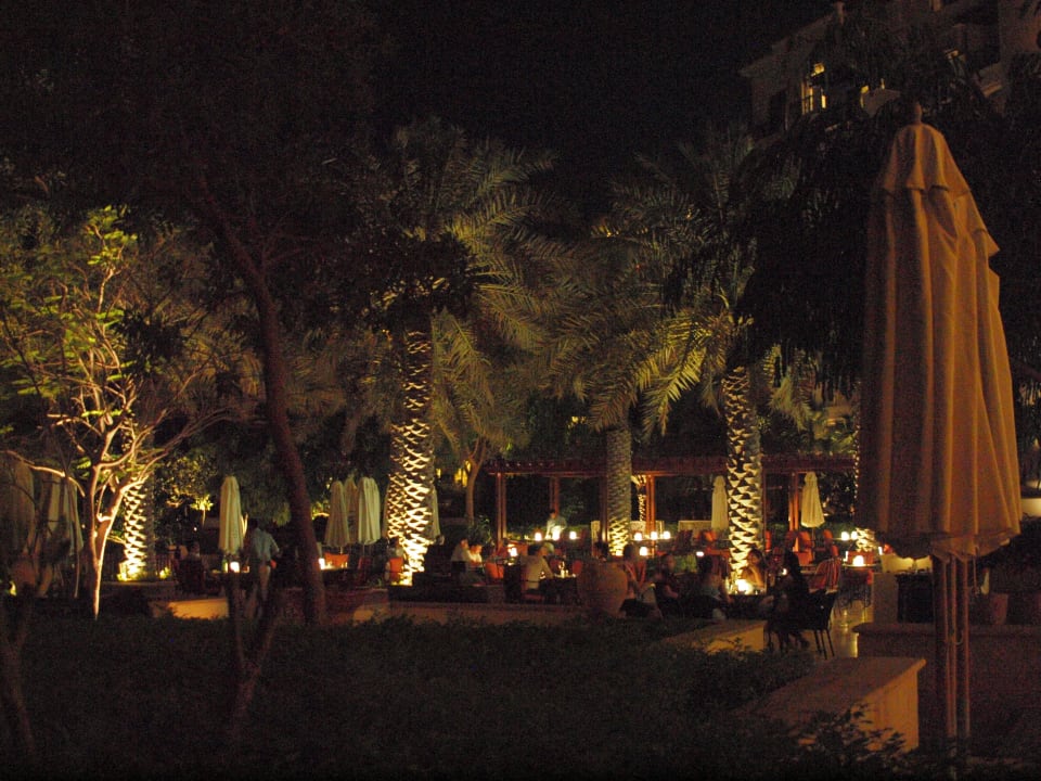 Büffet-Restaurant am Abend The St. Regis Saadiyat Island Resort, Abu Dhabi