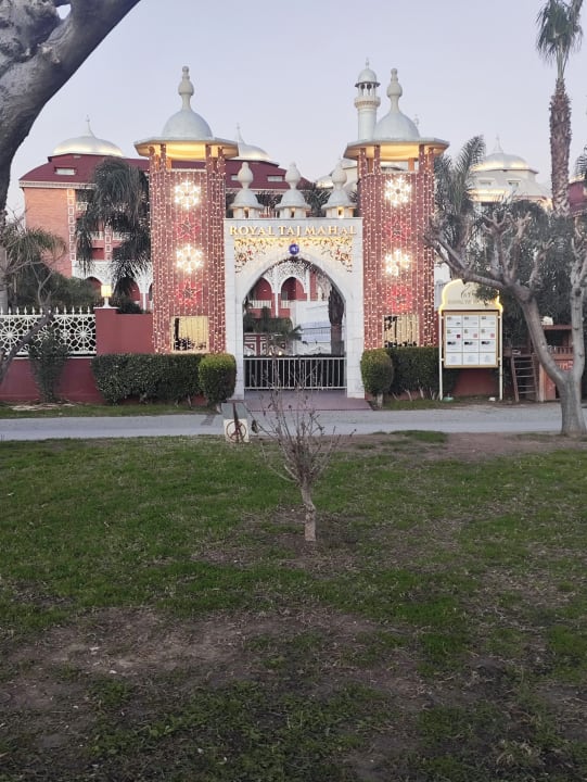 Außenansicht Royal Taj Mahal Hotel