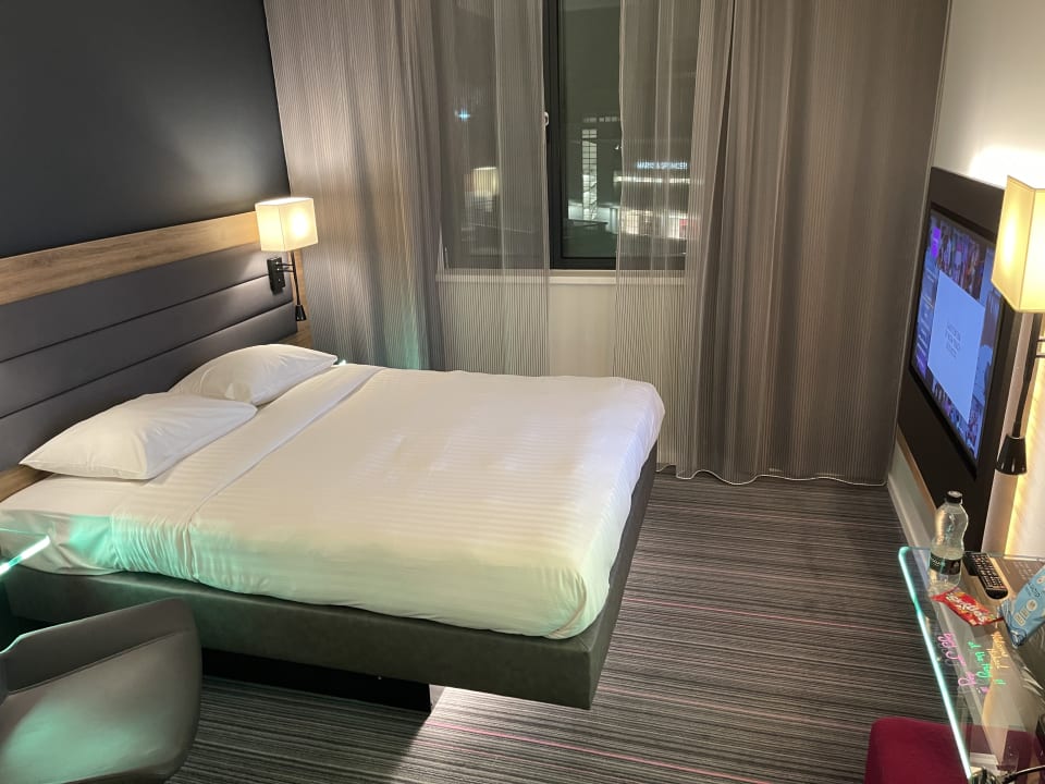 Zimmer Moxy Southampton