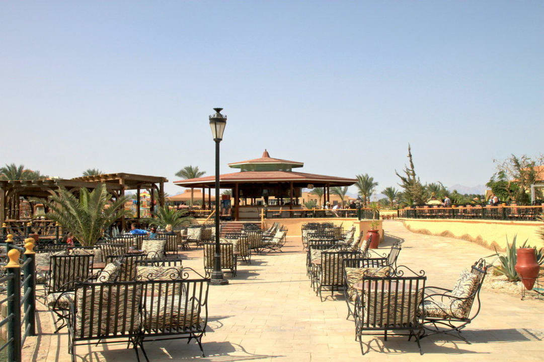 Blick auf die Island Bar vor dem Castello Pickalbatros Dana Beach Resort - Hurghada