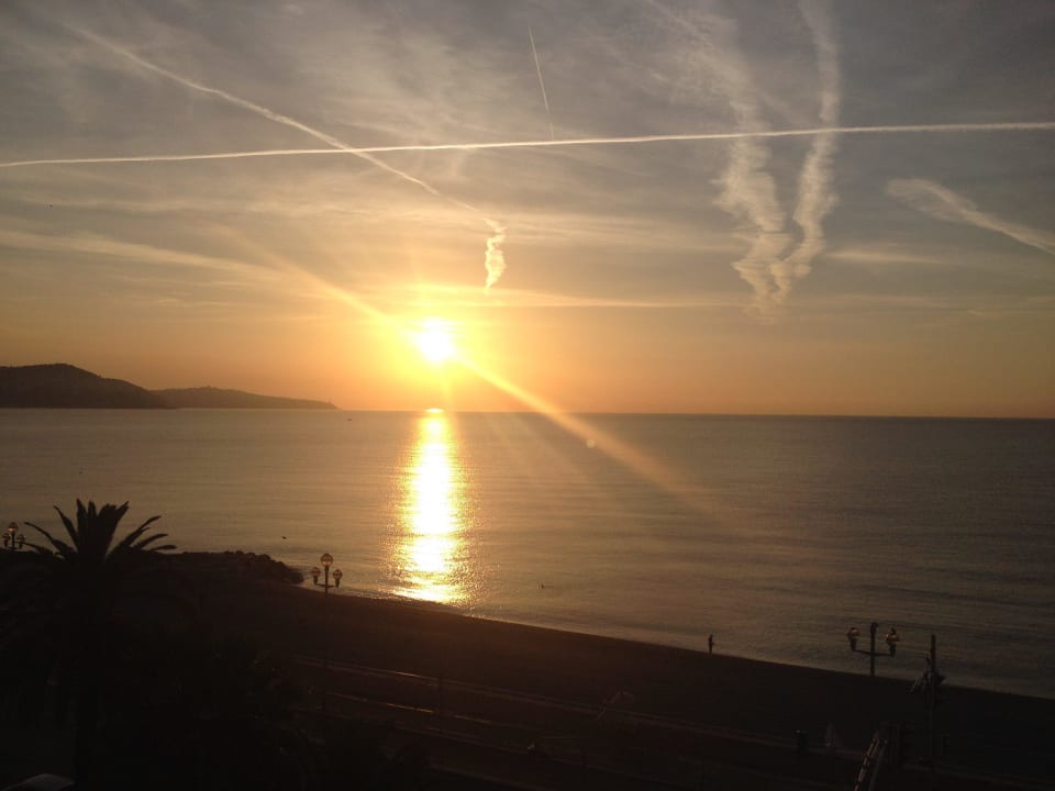 Pendant le petit déjeuner sur la terrasse Adagio Nice Promenade Des Anglais