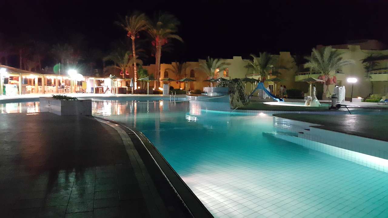 Pool Palm Beach Resort